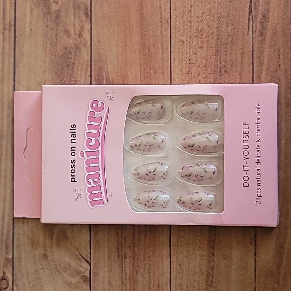 Press On Nails Do-It-Yourself 24 pcs Lavender Flower Designs Natural Nail Art